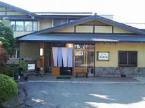 和風の正面玄関。 岡部荘 プランをみる